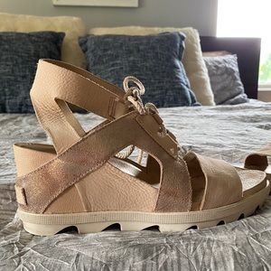 SOREL size 9 gold sandal